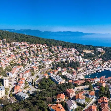 Villa Cozy Marina With Private Pool In Labin Martinski