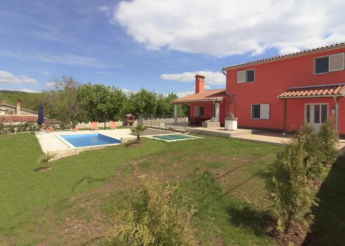 Cozy Marina With Private Pool In Labin