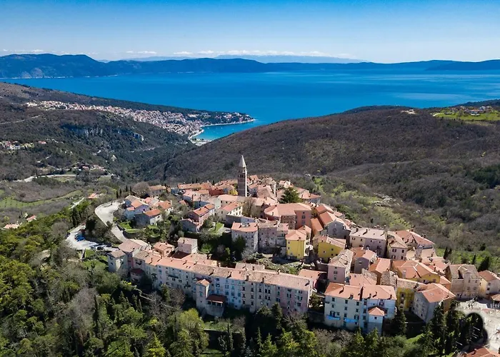 Cozy Marina With Private Pool In Labin