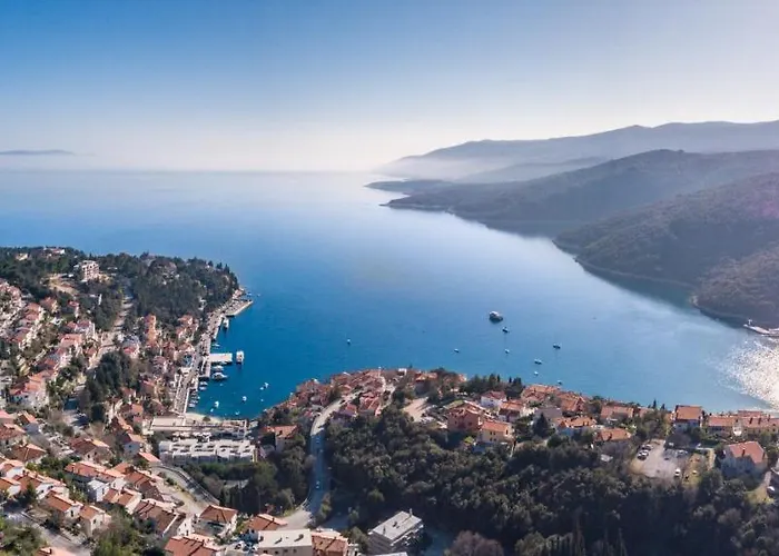 Cozy Marina With Private Pool In Labin