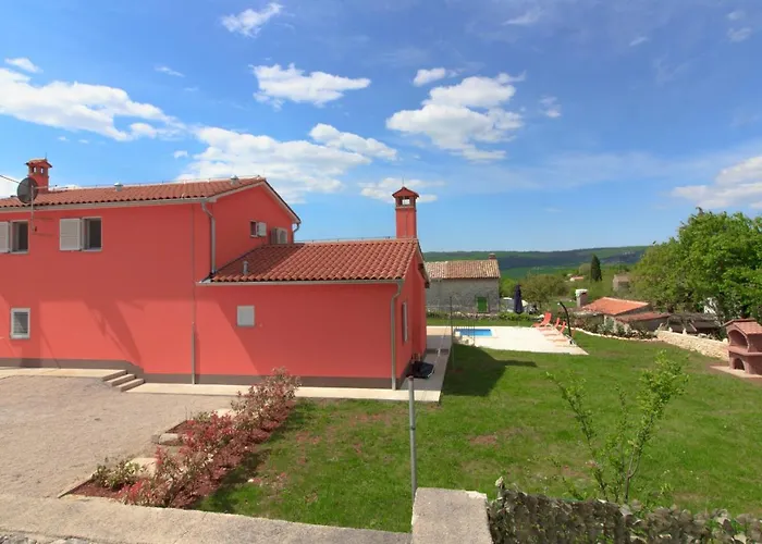 Cozy Marina With Private Pool In Labin